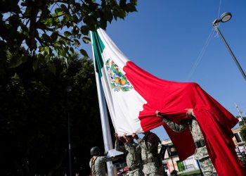 Lupita Cuautle reafirma valores cívicos y de legalidad en ceremonia