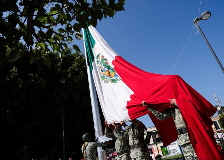 Lupita Cuautle reafirma valores cívicos y de legalidad en ceremonia