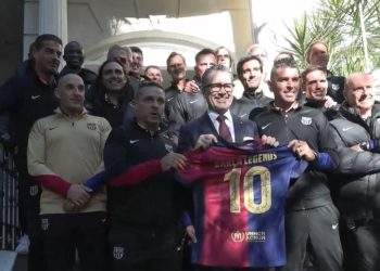 Leyendas del Barcelona llegan a Buenos Aires para partido con River Plate