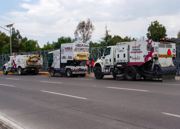 Barredoras del estado y municipio de Puebla unen esfuerzos para limpiar la capital