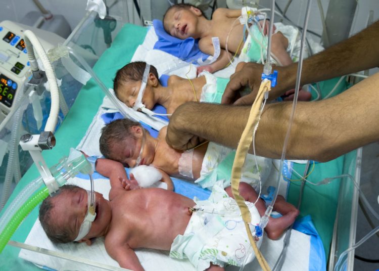 Los bebés no sobreviven a la hambruna y al cerco israelí en Gaza