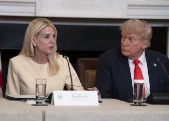 El Gobierno de Trump cita a médicos involucrados en procedimientos para menores trans
