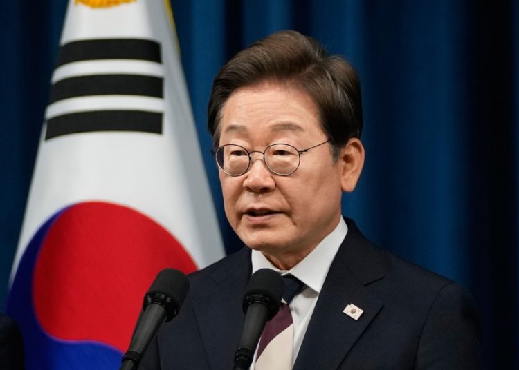 El presidente de Samsung viaja a EE.UU., en plenas negociaciones comerciales de Seúl