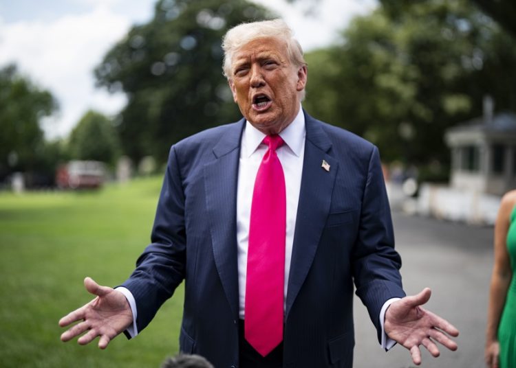Trump demandará a WSJ por publicar una carta de él a Epstein