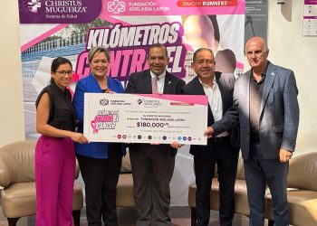 CHRISTUS MUGUERZA entrega donativo a Fundación Adelaida Lafón