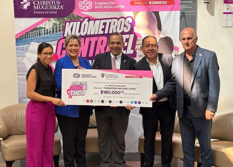 CHRISTUS MUGUERZA entrega donativo a Fundación Adelaida Lafón