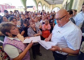 Comerciantes se reúnen con la Segom de San Pedro Cholula
