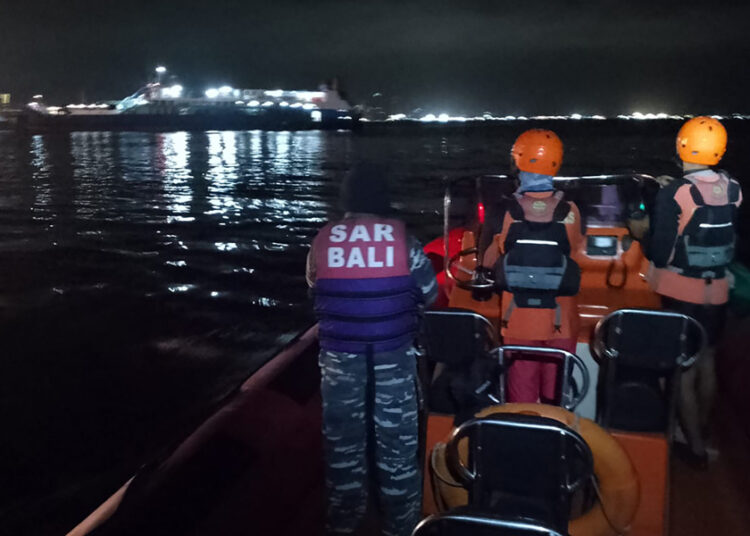 Cuatro muertos y 38 desaparecidos tras el naufragio de un ferri cerca de Bali