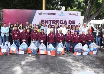 Entregan kits de uniformes a trabajadores del ayuntamiento