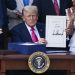 Trump firma su ley de recorte fiscal y presupuestario