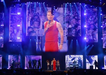 Robbie Williams exorciza sus demonios a través de sus éxitos pop