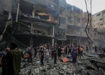 Israel mata al menos a 20 palestinos en ataques desde el amanecer en Gaza