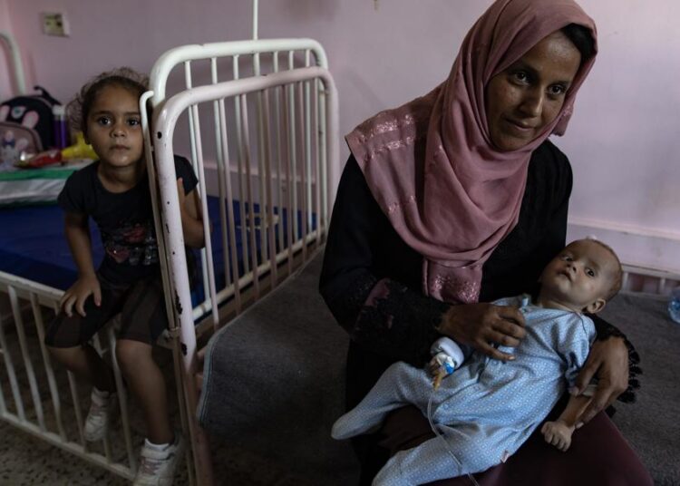 Advierten sobre creciente propagación de casos de meningitis entre los niños de Gaza