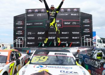 Germán Quiroga gana la carrera en Puebla de la NASCAR México Series