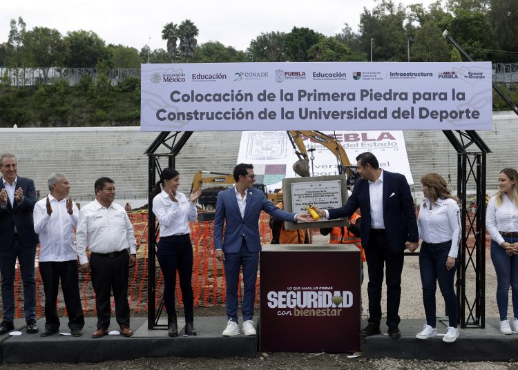 Colocan la primera piedra de la Universidad del Deporte de Puebla