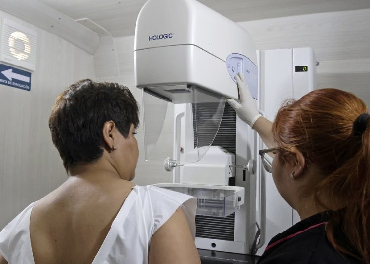 IMSS pone en marcha campaña de detección de cáncer de mama