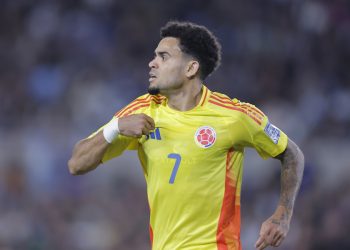 Critican al colombiano Luis Díaz por no acudir al funeral de Diogo Jota