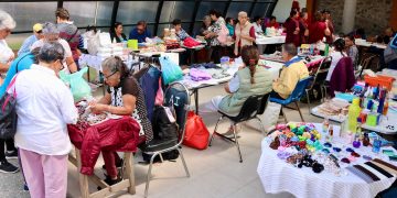 Impulsa SEDIF bienestar económico de personas adultas mayores con «mercadito» en Casa del Abue