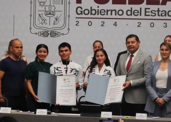 Gobierno reconoce a Miriam Sánchez y Roberto Cázares, medallistas de ON2025