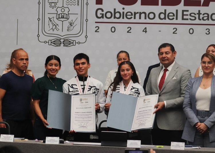Gobierno reconoce a Miriam Sánchez y Roberto Cázares, medallistas de ON2025