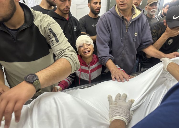 Ataques israelíes matan a 81 personas en las últimas horas