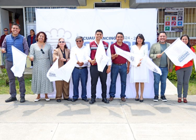Omar Muñoz arranca construcción de arco techos en bachilleratos de Almecatla