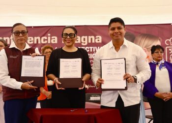 Recibe Omar Muñoz reconocimiento por su compromiso contra la violencia de género