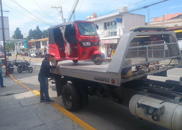 Vialidad de Cuautlancingo asegura mototaxis que circulaban de manera irregular