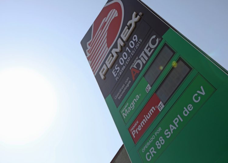 Pemex debe más de 700 mdd a Grupo Carso