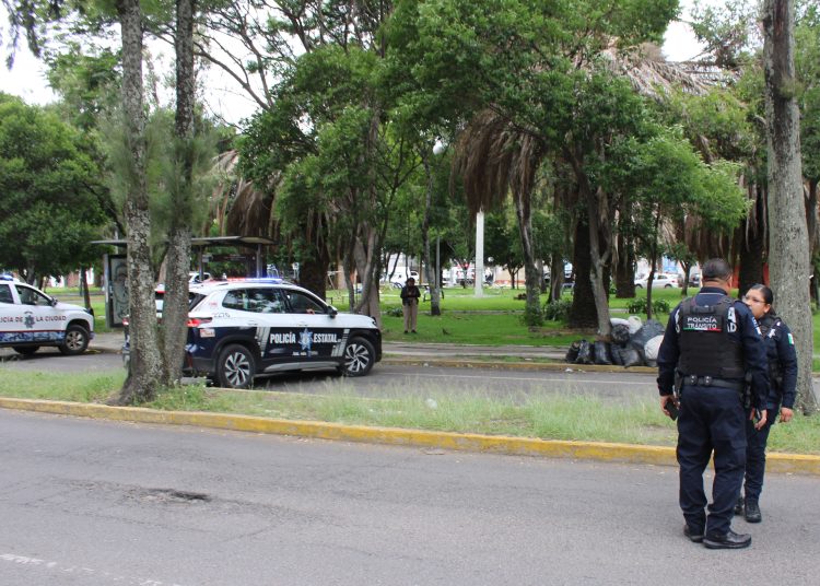 Policías detiene a conductor tras persecución en Prados Agua Azul