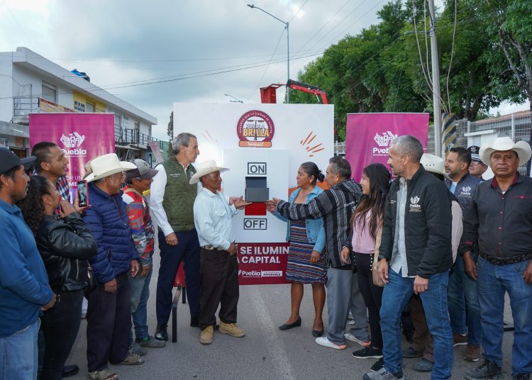 Ayuntamiento renueva alumbrado en seis juntas auxiliares con Puebla Brilla