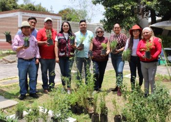 Tonantzin Fernández encabeza faena comunitaria en el CIS de San Gregorio Zacapechpan