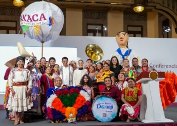 Se presenta la Guelaguetza 2025 en «la mañanera del pueblo»