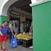 Vigilancia reforzada y certeza jurídica: Fernández a comerciantes del mercado Cosme