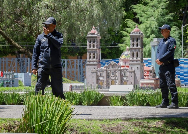 Policía Auxiliar fortalece paz y seguridad en parques y jardines de Puebla