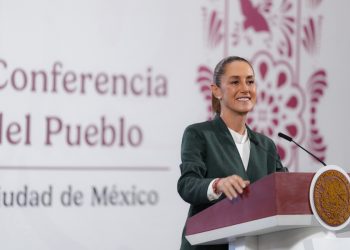 Sheinbaum afirma que no cambiará la relación con las familias del caso Ayotzinapa tras renuncia