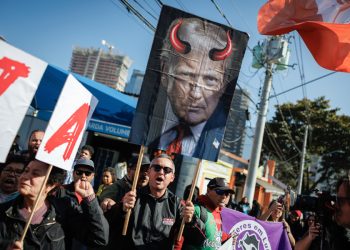 Estudiantes de Brasil protestan contra arancel de Trump