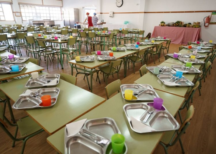 Prohíben atún en comedores escolares de París