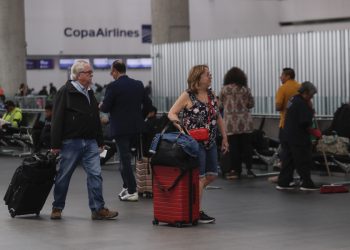 El aeropuerto de Ciudad de México reanuda su actividad tras fuertes lluvias