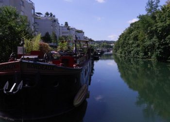 Más de cuarenta años viviendo en una ‘péniche’ en el Sena