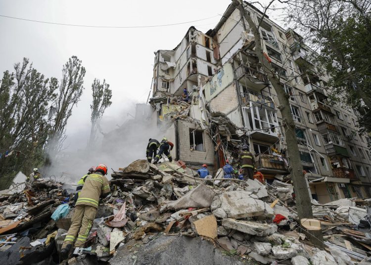 Sube a 31 los muertos en Kiev por el ataque ruso con drones y misiles