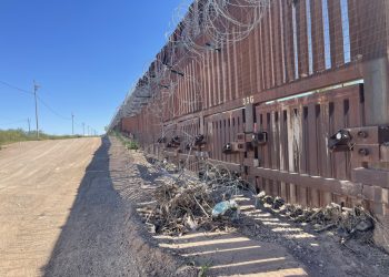 EE.UU., alerta del calor en su frontera con México y de los incendios en su límite con Canadá
