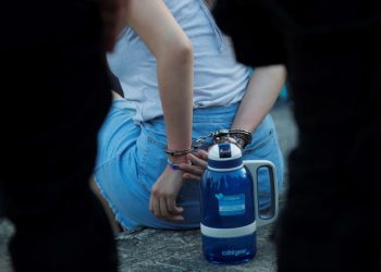 Arrestan a mujer que se hizo pasar por enfermera en Florida
