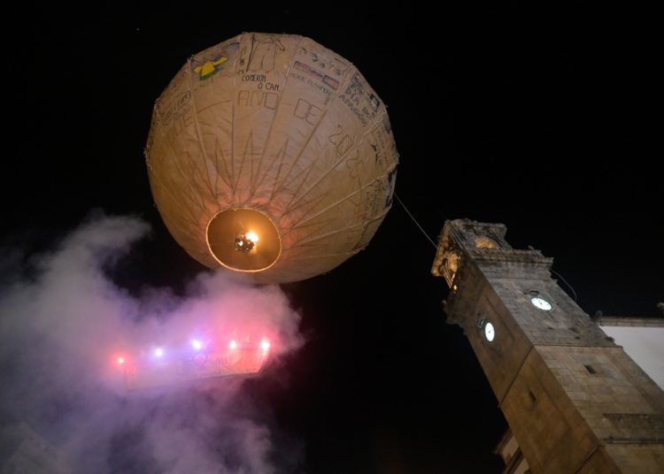 Globo de papel más grande del mundo presume de 150 años