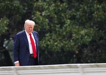 Trump despide a miembros demócratas de la Junta de Supervisión Fiscal