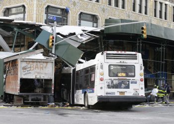 Accidente de bus deja cinco muertos en Nueva York