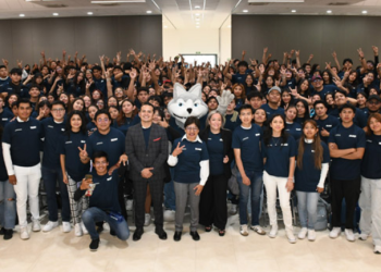Lilia Cedillo reconoce acompañamiento de tutores, mentores y lobomentores