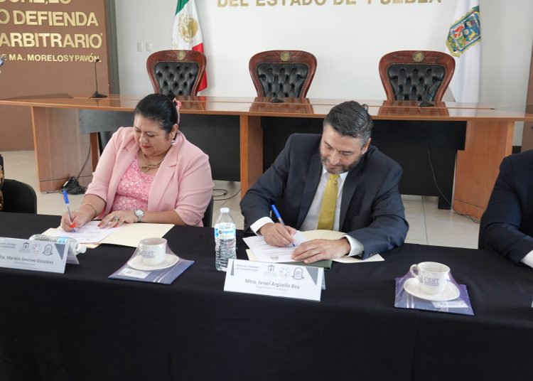 Firman convenio de colaboración el TEEPy el Centro de Estudios Superiores de Tepeaca