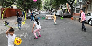 Los niños prefieren jugar con vecinos