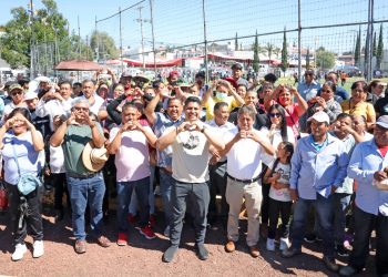 Omar Muñoz acompaña al gobernador en entrega de trofeos y reconocimientos